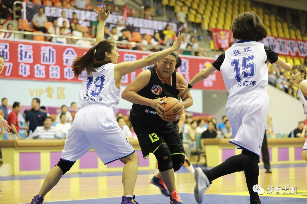 Rookie在曼联比赛中出色防守，问鼎冠军引发热议！的简单介绍乐鱼app